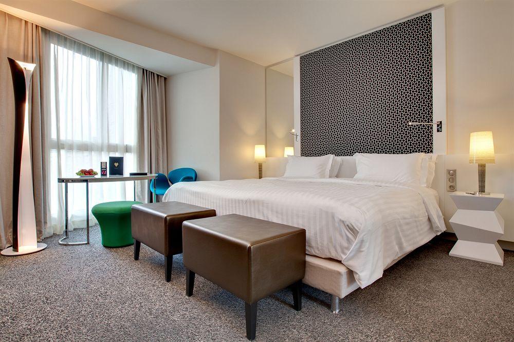 Etoile Maillot Hotel 4*