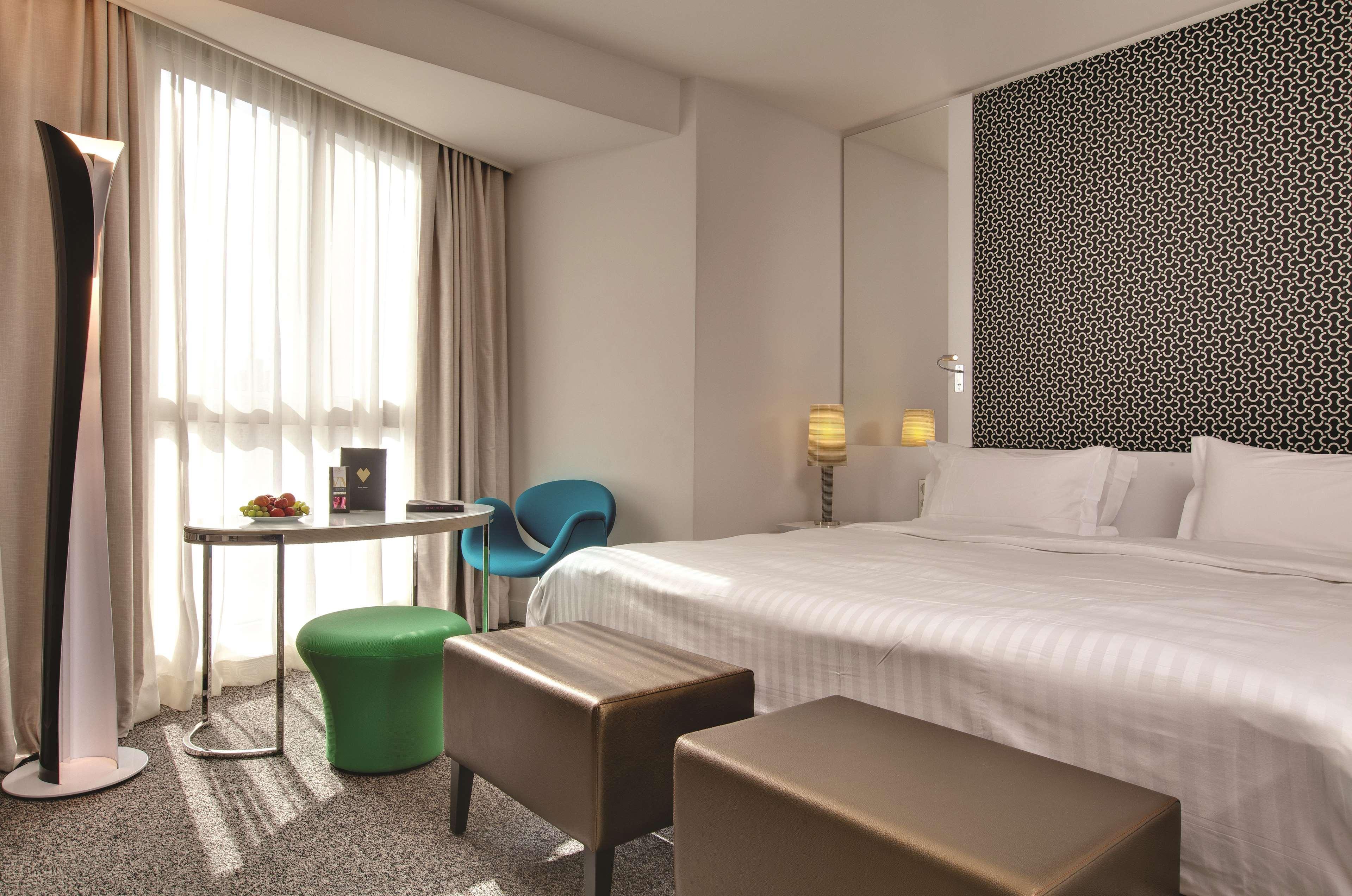 Etoile Maillot Hotel