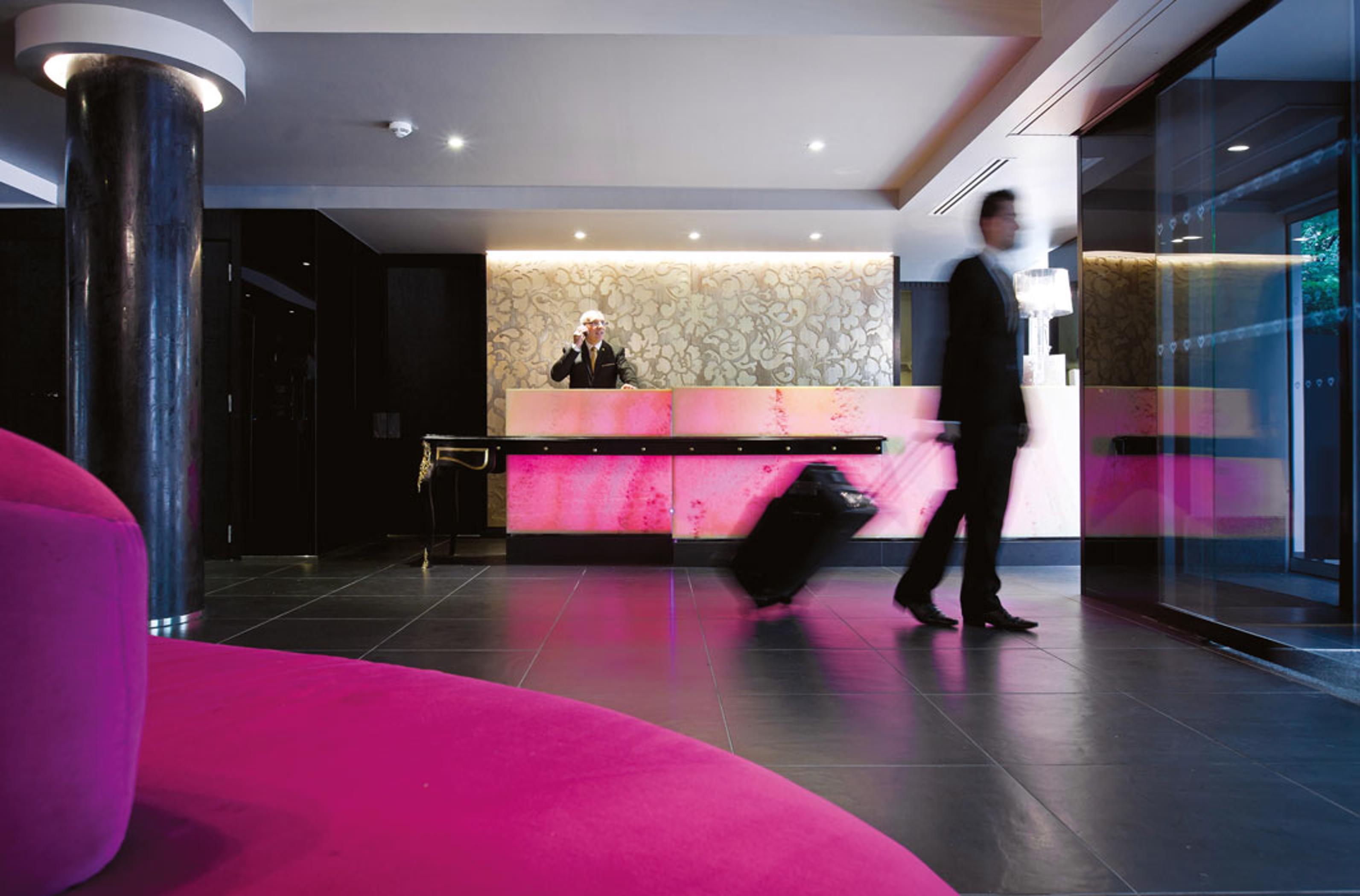 Etoile Maillot Hotel