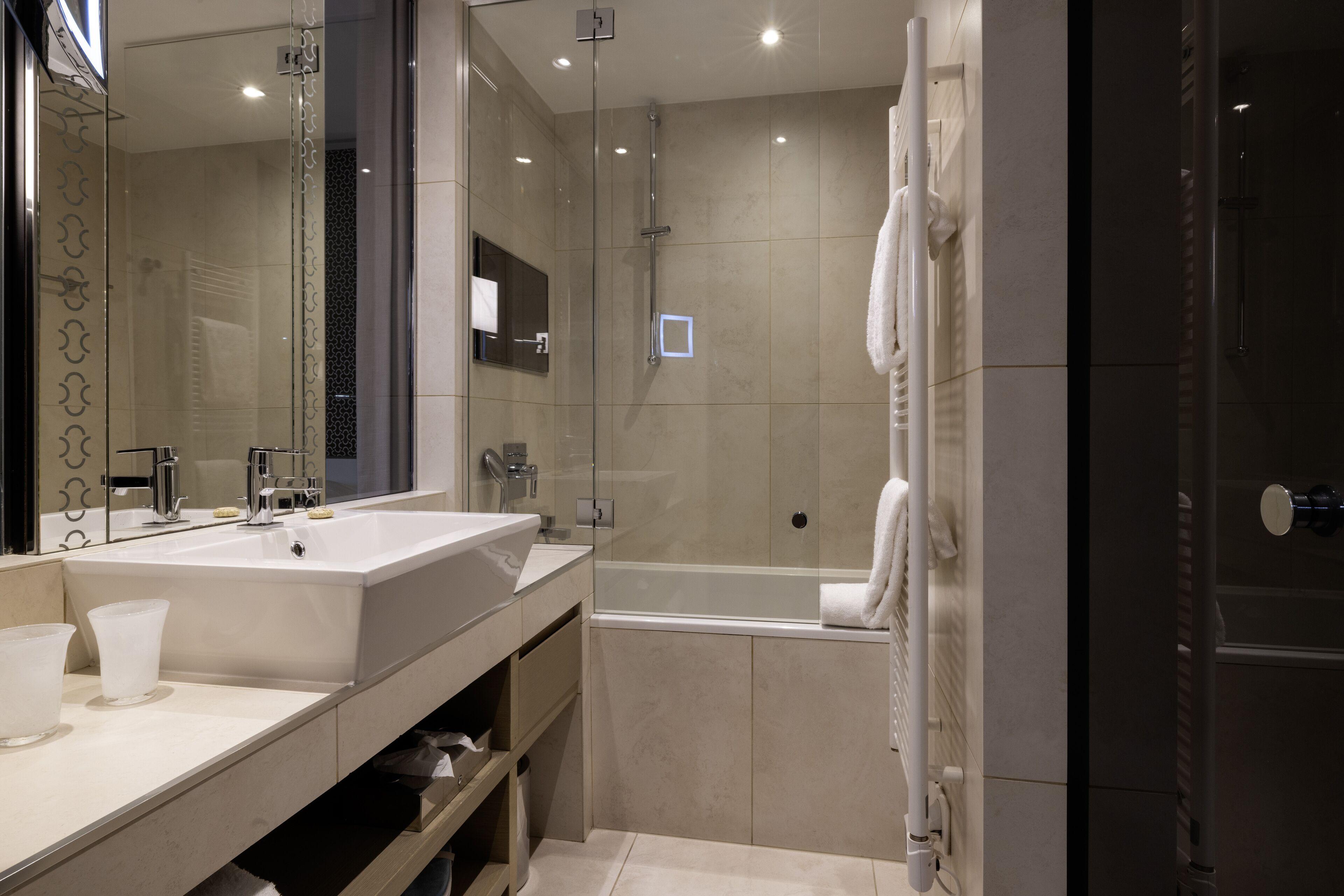 Etoile Maillot Hotel